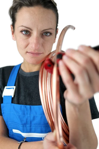 Female plumber with copper pipe — Stock Photo, Image