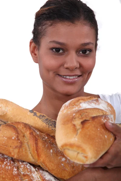 Chłopiec z bochenkami chleba — Zdjęcie stockowe