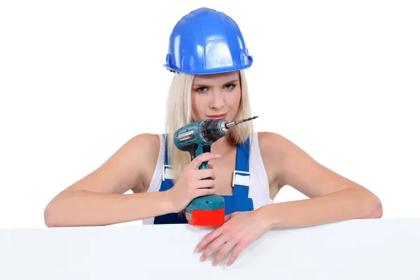 Sexy trabajador de la construcción sosteniendo un destornillador eléctrico —  Fotos de Stock