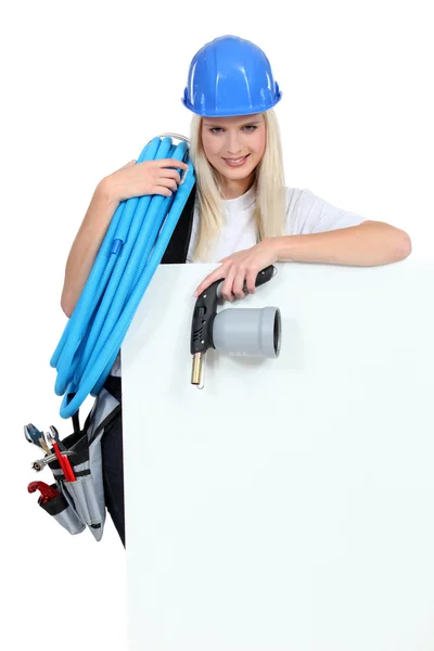 Donna con utensili e soffietto — Foto Stock