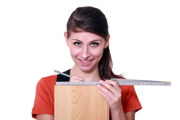 Žena měření podlahová deska — Stock fotografie