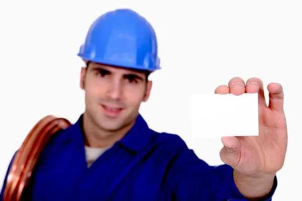 Plumber holding business card — Stock Photo, Image
