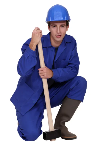 Dělník drží paličkou — Stock fotografie