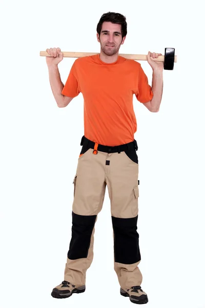 Retrato completo de carpinteiro segurando martelo em suas costas — Fotografia de Stock