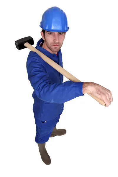 Man dragen sledge hammer — Stockfoto