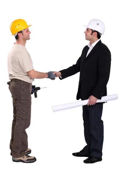 Byggnadsarbetare hälsning varandra — Stockfoto