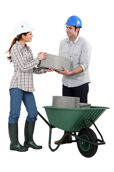 Male and female bricklayers working together — Stock Photo, Image