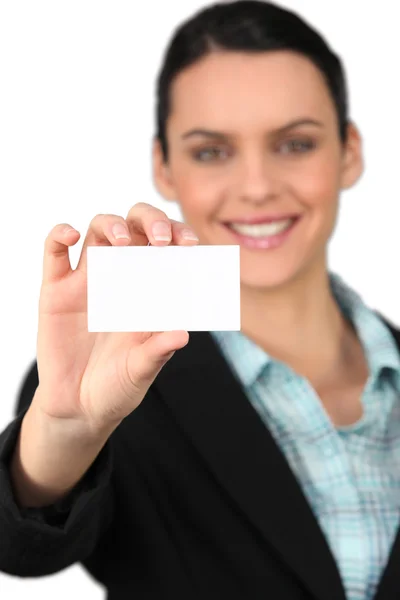 女性のビジネス カードを保持しているすべての笑顔 — ストック写真