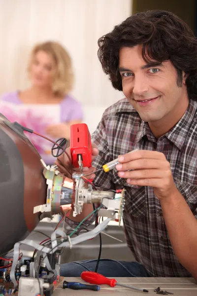 TV repair technician — Stock Photo, Image