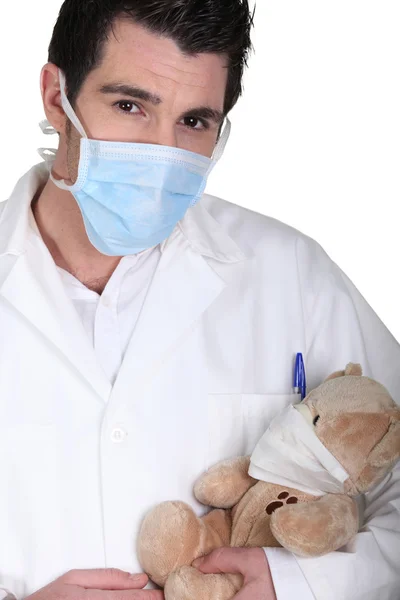 Urso de pelúcia de cura de cirurgião — Fotografia de Stock