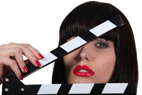 Donna attraente con un clapboard set cinematografico — Foto Stock