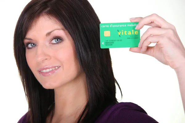 Mulher mostrando Francês Carte Vitale — Fotografia de Stock