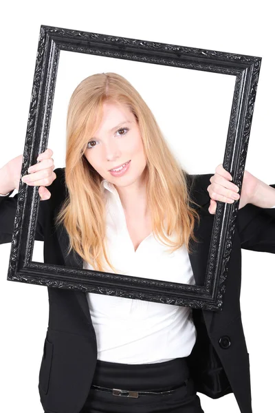 Junge Frau mit schwarzem Rahmen — Stockfoto