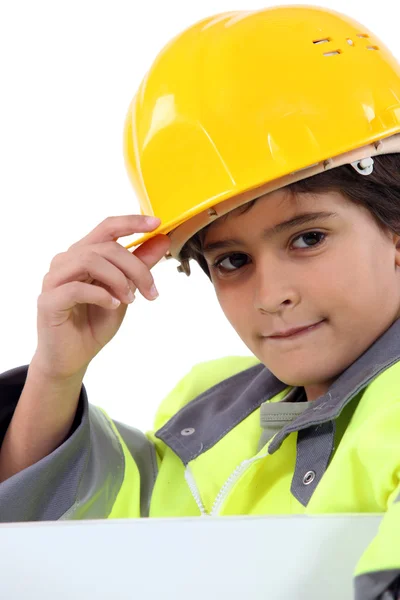 Мальчик в костюме строителя — стоковое фото