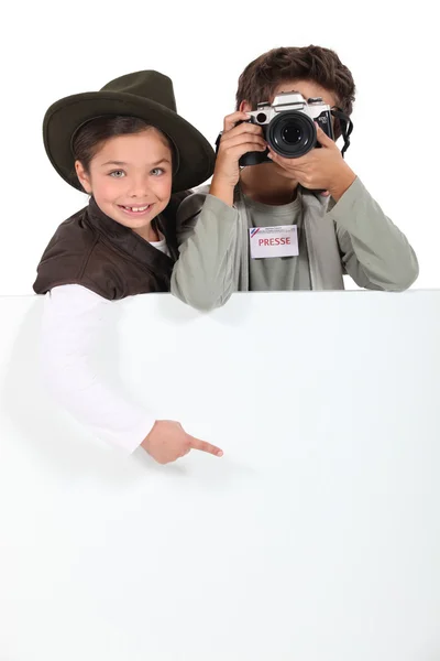 Niños periodistas — Foto de Stock