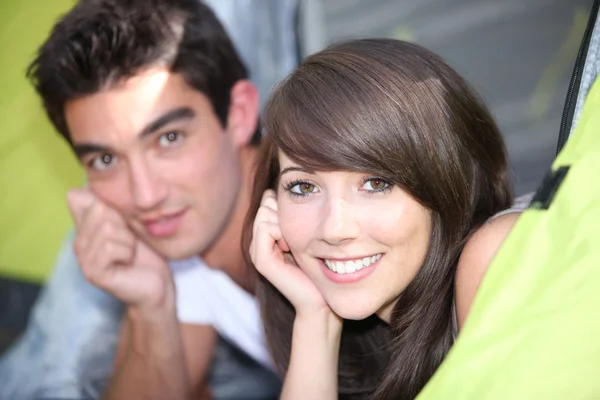 Young couple in tent — Stock Photo, Image