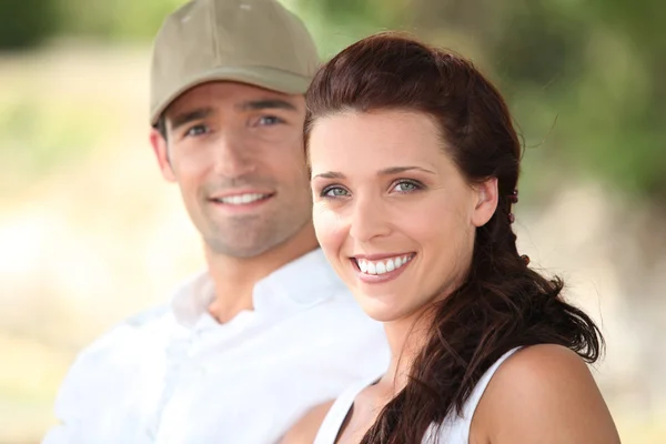 Retrato de casal sorridente — Fotografia de Stock