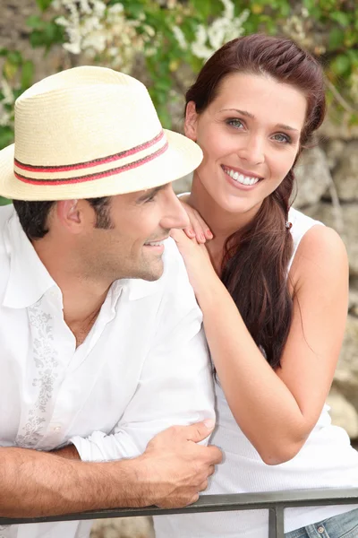 Couple of tourists in summer — Stock Photo, Image