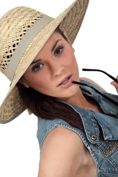 Flirtatious brunette wearing straw hat — Stock Photo, Image