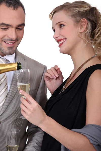 夫妇俩喝香槟 — 图库照片