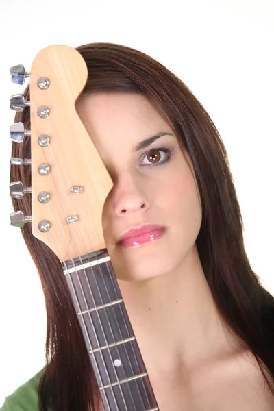 Mladá dívka s elektrickou kytarou — Stock fotografie