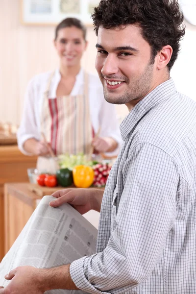 Casal preparando almoço — Fotografia de Stock