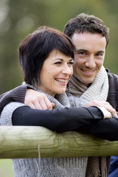 Couple in the countryside — Stock Photo, Image
