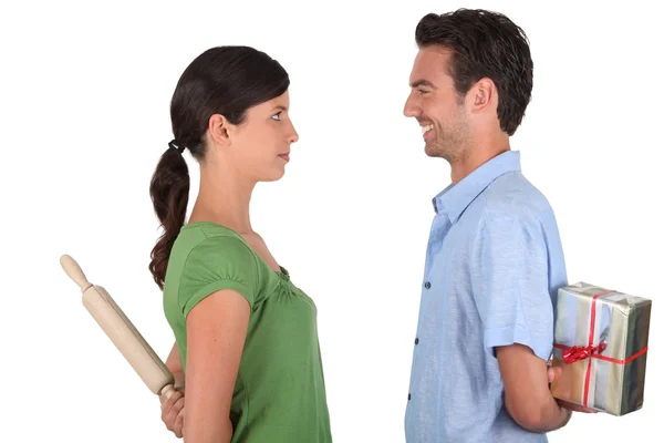 Man apologizing to woman with rolling-ping — Stock Photo, Image