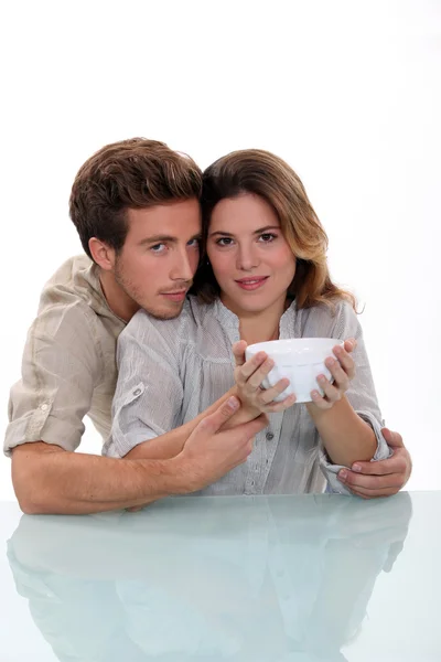 Couple holding empty bowl — Stock Photo, Image