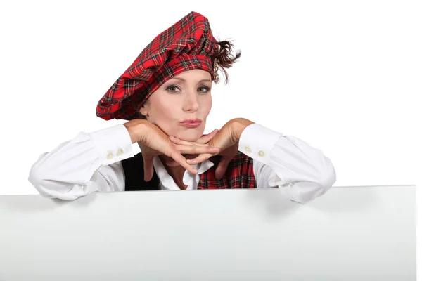 Porträtt av en kvinna i skotsk dräkt — Stockfoto