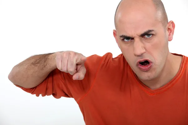 Wütender Mann zeigt mit dem Finger — Stockfoto