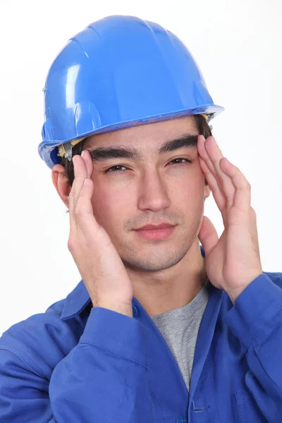Construtor sofrendo de dor de cabeça — Fotografia de Stock