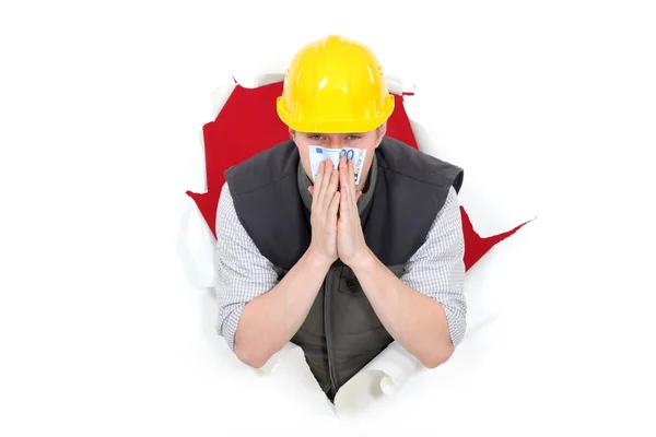 Bauarbeiter riecht Geldschein — Stockfoto