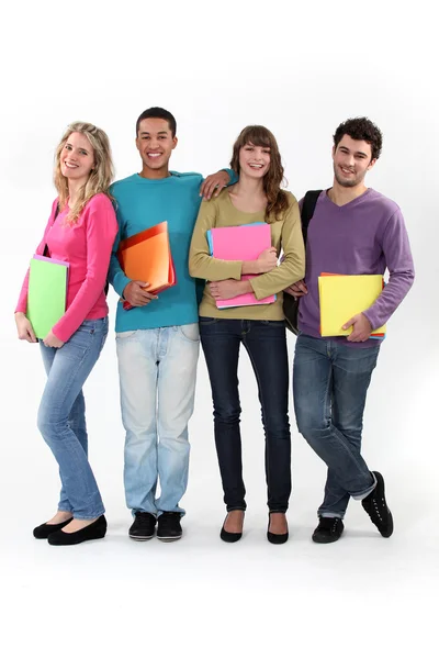 Quatro estudantes universitários com pastas — Fotografia de Stock