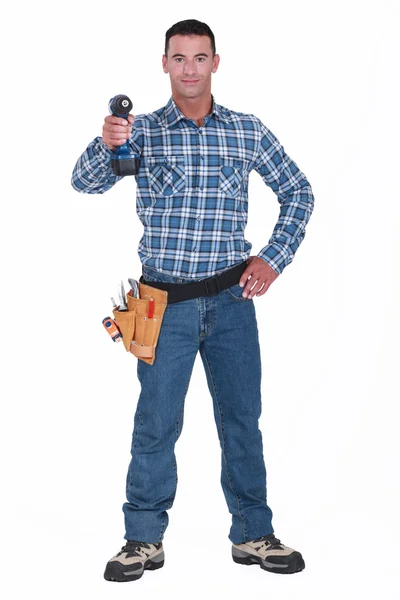 Handwerker zielt mit seinem Elektrowerkzeug — Stockfoto