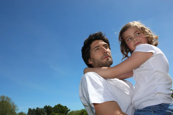 Far och dotter i sommar — Stockfoto