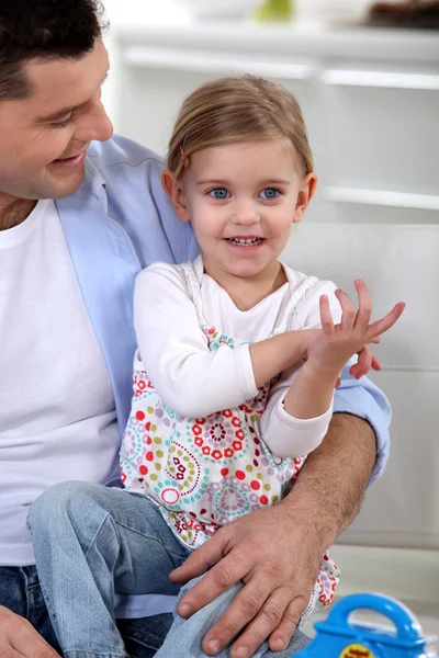 Vater und kleines Mädchen — Stockfoto