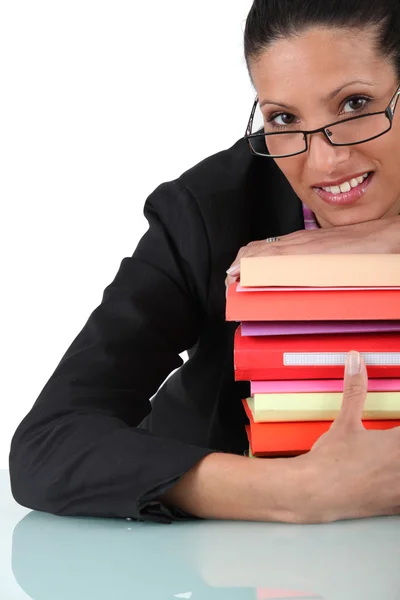 Female lawyer reviewing case notes — Stock Photo, Image