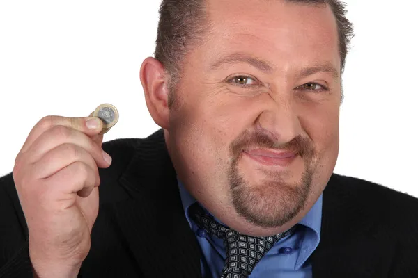 Een man een euromunt nemen en met een grijns — Stockfoto
