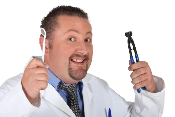 Ein Zahnarzt mit seinen Werkzeugen — Stockfoto