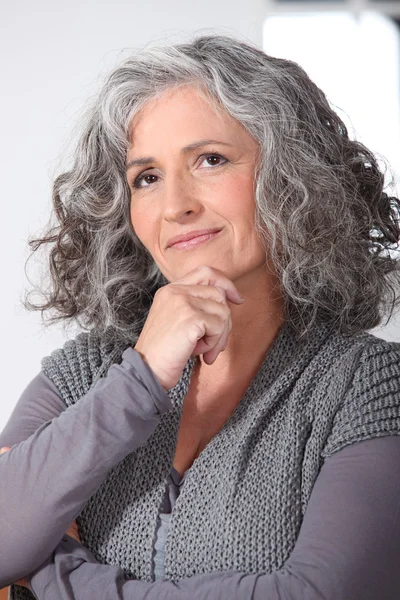 Mulher de meia-idade pensativa — Fotografia de Stock
