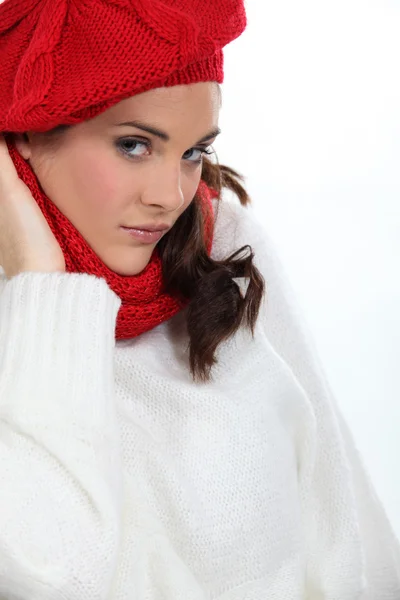 Vrouw warme kleding te dragen — Stockfoto