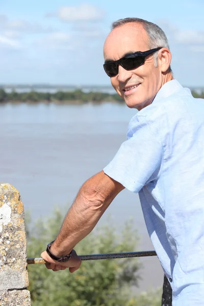 Orta yaşlı adam yurtdışında tatil — Stok fotoğraf
