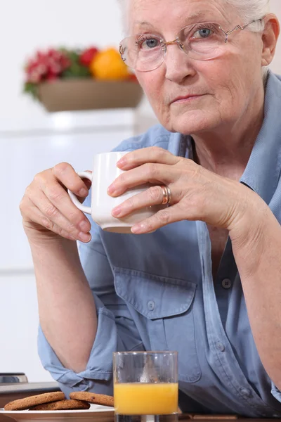 Senior woman with a cup of tea — Stock Photo, Image