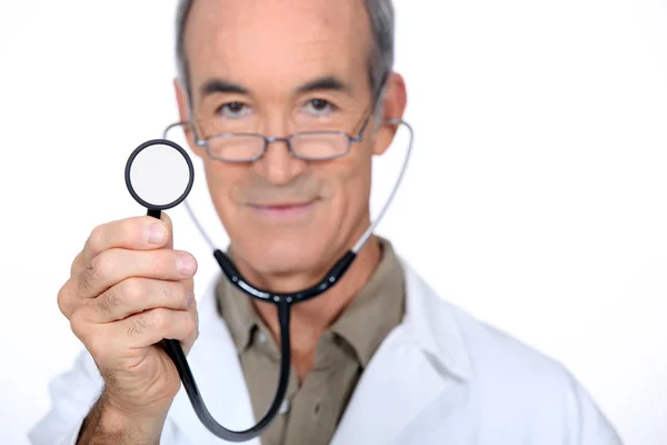 Médecin masculin avec stéthoscope — Photo