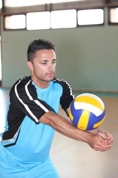 Mann spielt Handball — Stockfoto