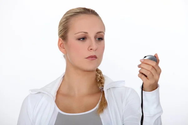 Vrouw met een stopwatch — Stockfoto