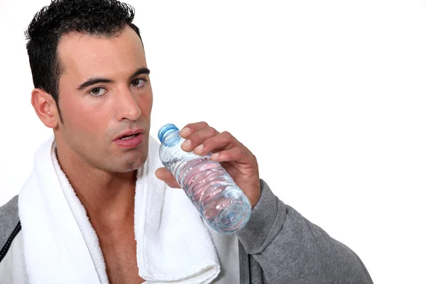Athlete drinking water after physical effort — Stock Photo, Image
