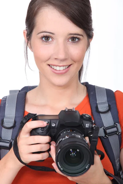 Γυναίκα με μια φωτογραφική μηχανή dslr — Φωτογραφία Αρχείου