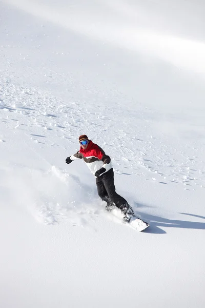 Людина практикуючих сноуборд — стокове фото